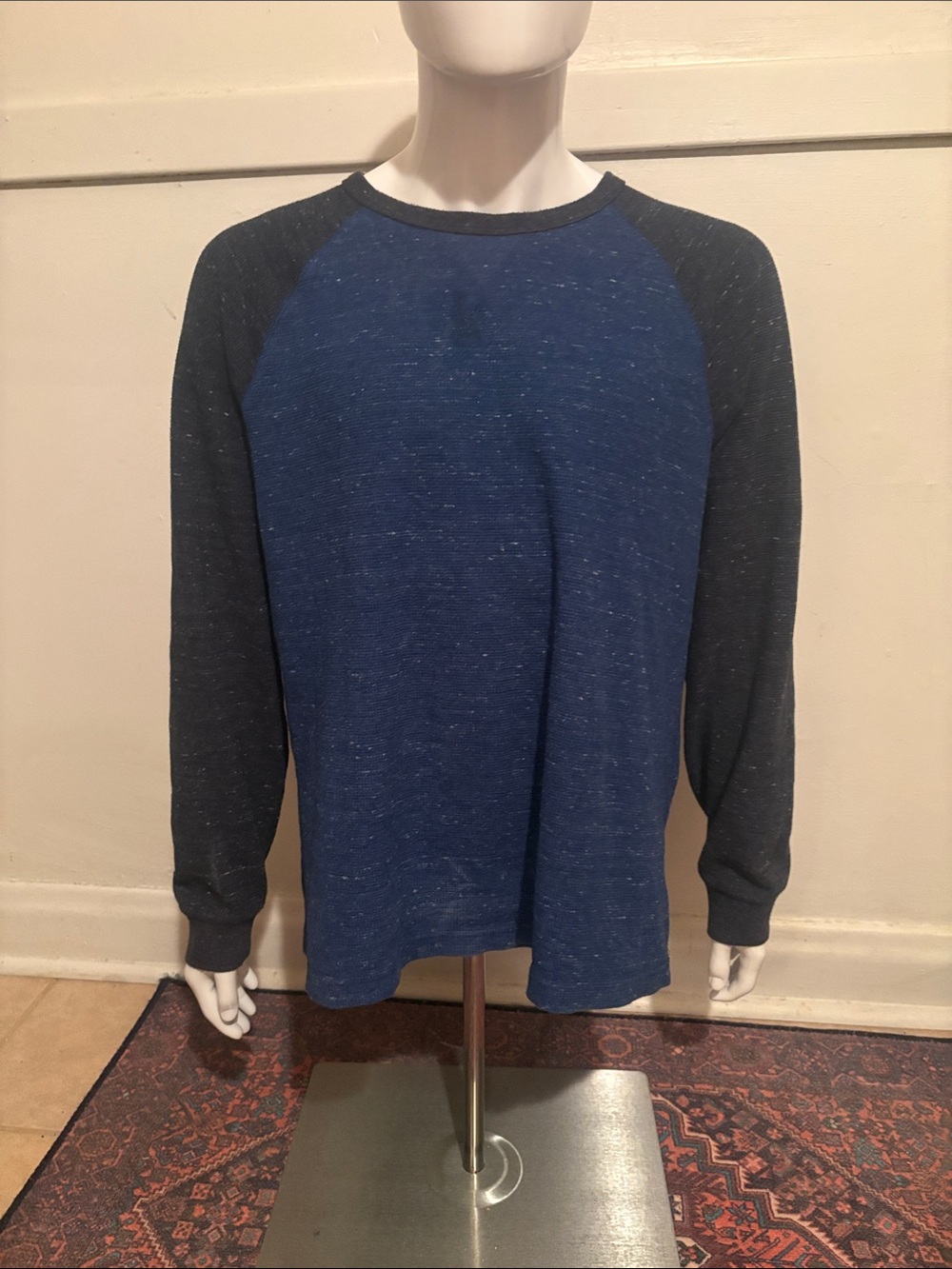Men's Blue Raglan Long-Sleeve Shirt - Casual Crewneck